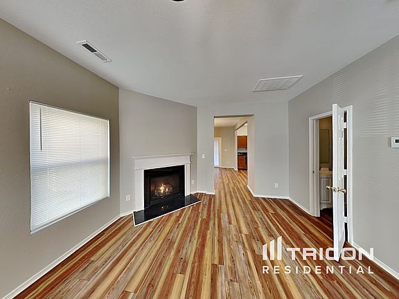 3rd image of 913 Willow Wind Dr