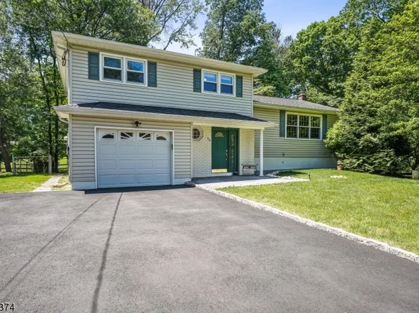 15 Mansfield Ct, Livingston, NJ 07039