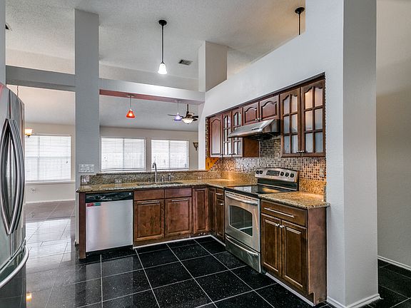 5th image of 908 Gordon Oaks Dr