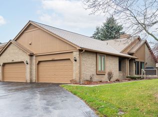 2127 London Bridge Dr, Rochester, MI 48307