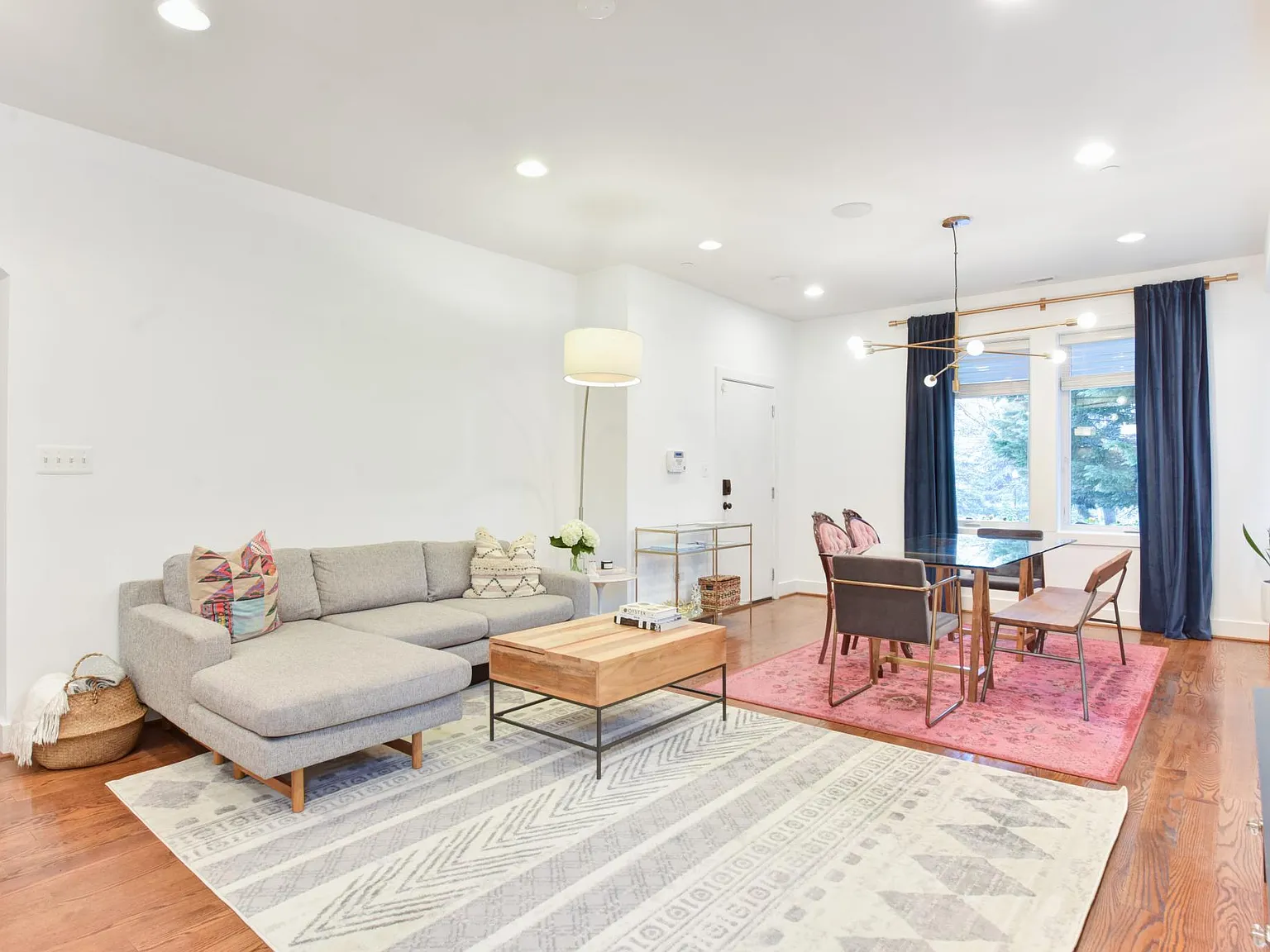 2 bed, 2.5 bath, 1400 sqft, $2,975 — Photo 4