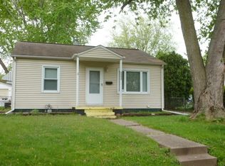 2221 Cody St, Bettendorf, IA 52722
