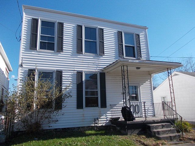 2nd image of 218 Walnut St