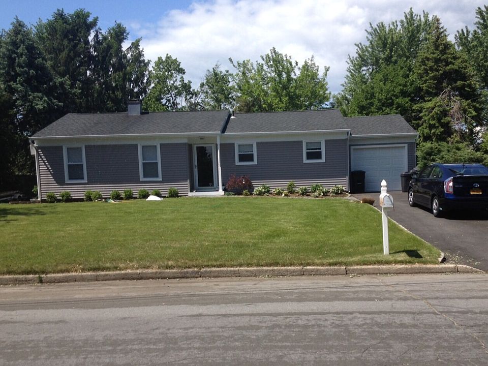 1st image of 9 Dorn Pl