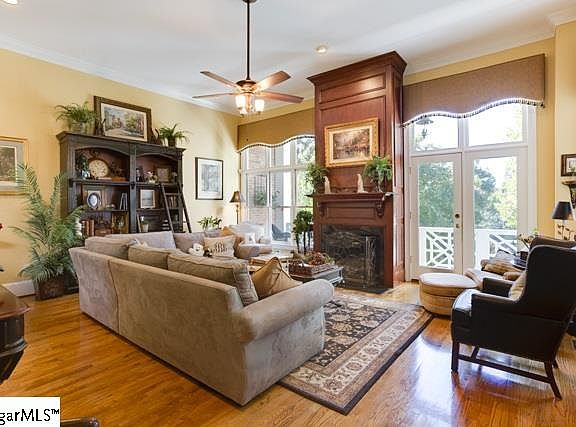 3rd image of 1400 Thornblade Blvd Unit 10