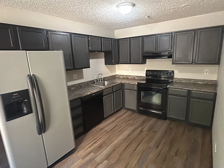 1210 Iowa Ave — Photo 3