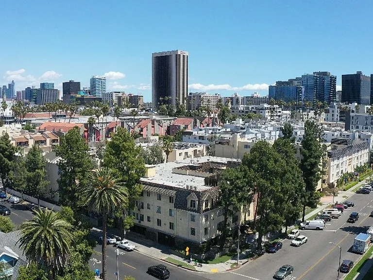400 S Harvard Blvd — Photo 24