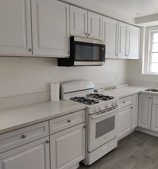 750 N Saint Andrews Pl #201 — Photo 8