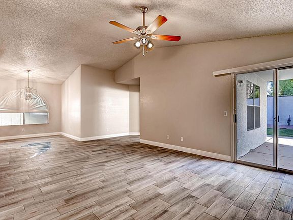 5th image of 3002 E Woodland Dr