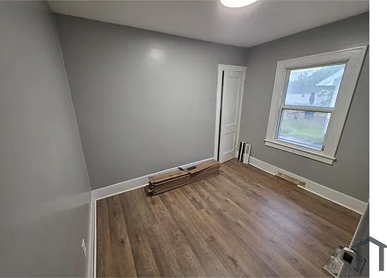 3 bed, 910 sqft, $1,100 — Photo 2