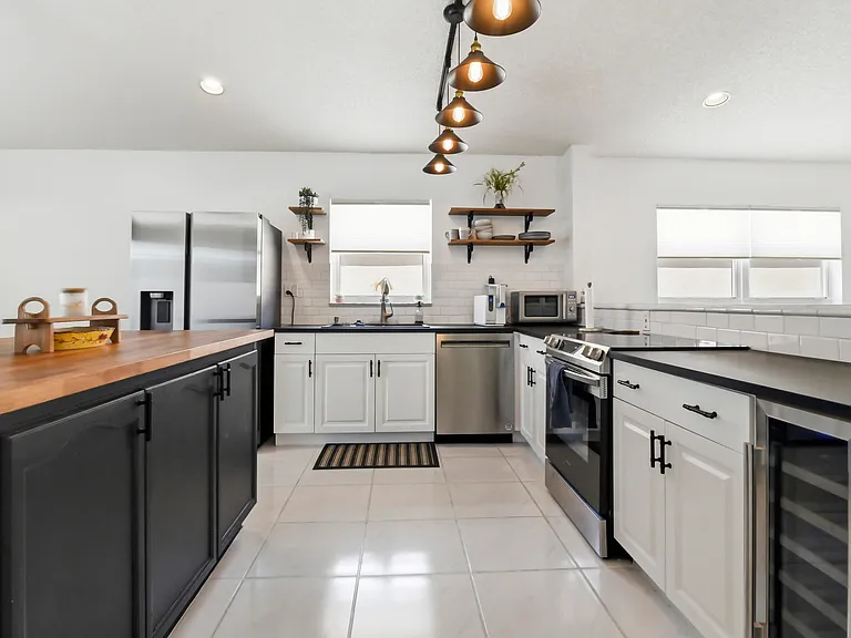 5690 Green Island Dr — Photo 6
