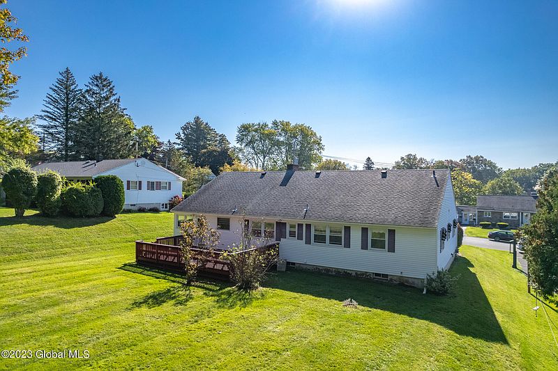 4th image of 32 Coolidge Road