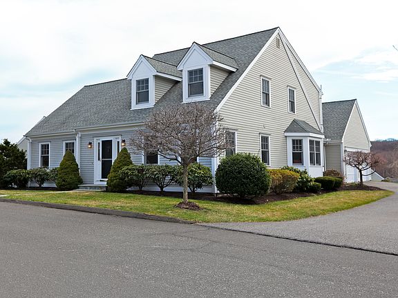 2nd image of 40 Bunker Hill Cir