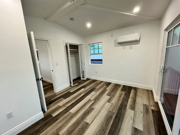 S La Peer Dr — Photo 11