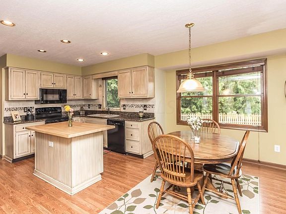 3rd image of 329 Hastings Ct