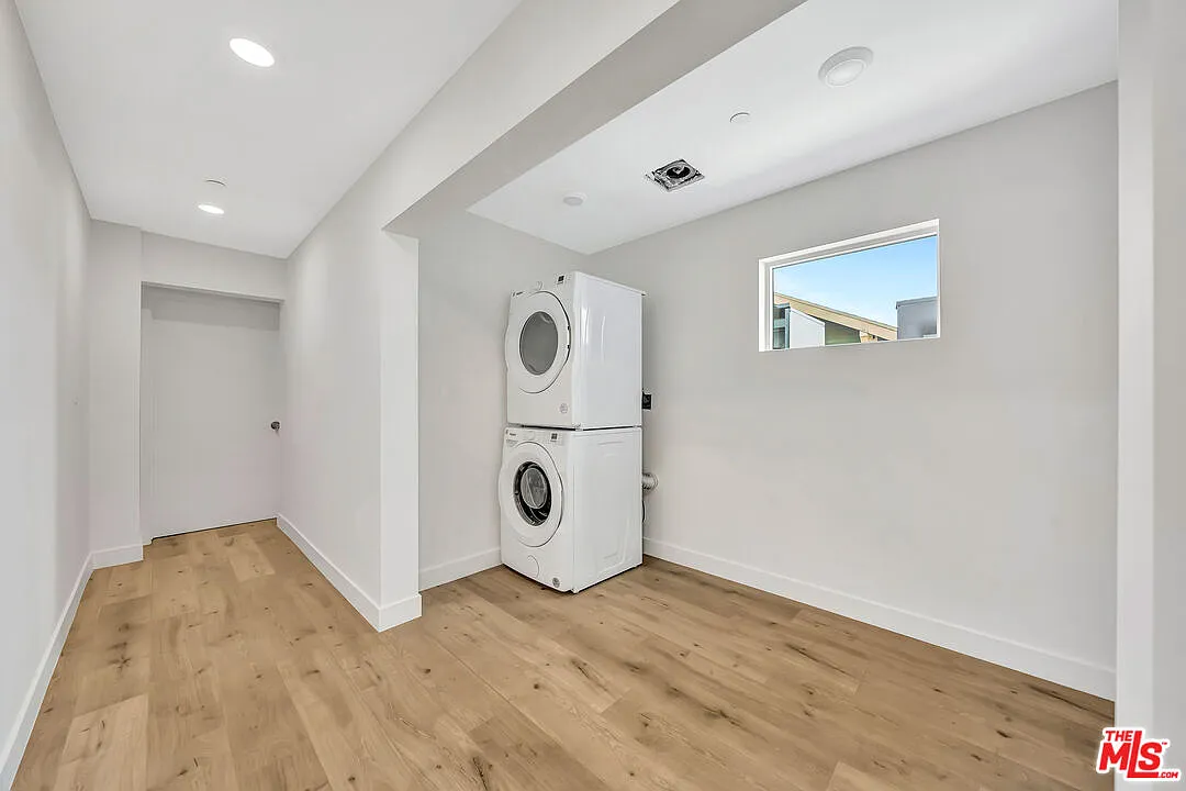 1 bed, 1.0 bath, 300 sqft, $900 — Photo 4