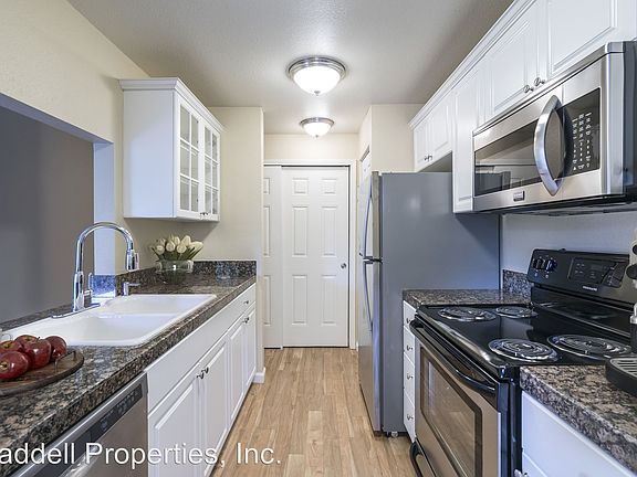 3rd image of 6218 Lakeview Dr APT 5