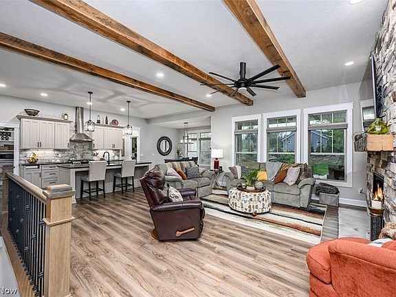 5th image of 1702 Honeychuck Ln