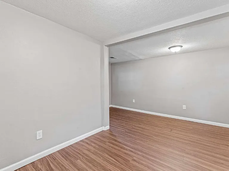 33020 W 82nd St — Photo 15