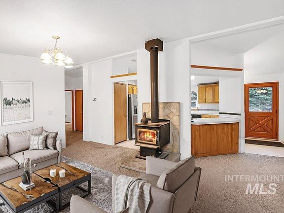 5th image of 158 Boulder Pl