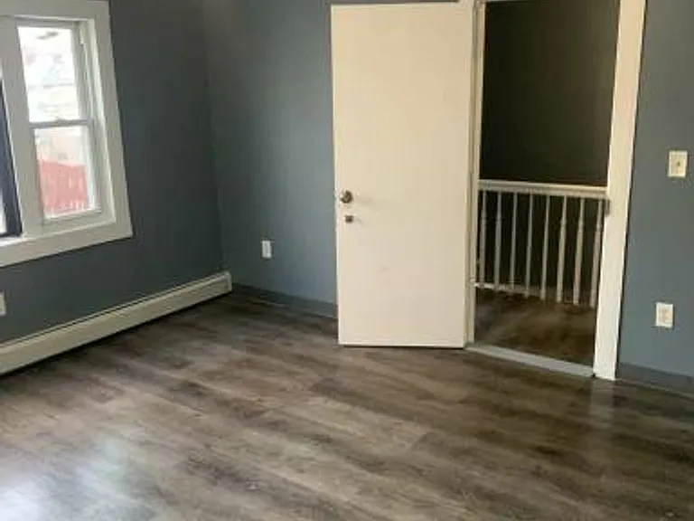 421 Logan St — Photo 5