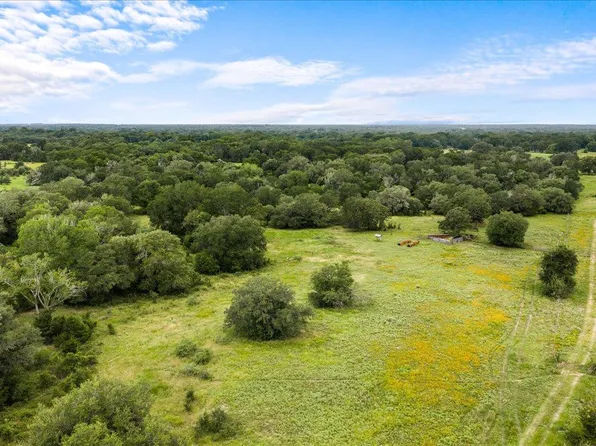 8413 Mach Rd, La Grange, TX 78945