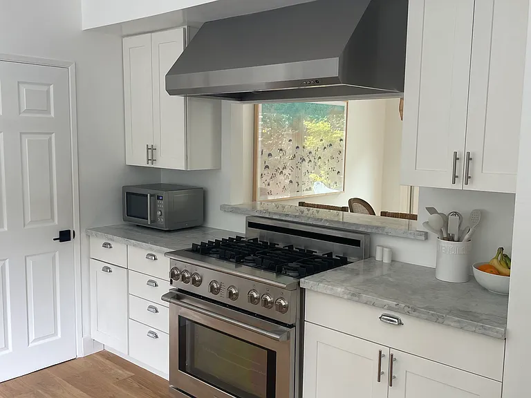 2964 Mandeville Canyon Rd — Photo 10