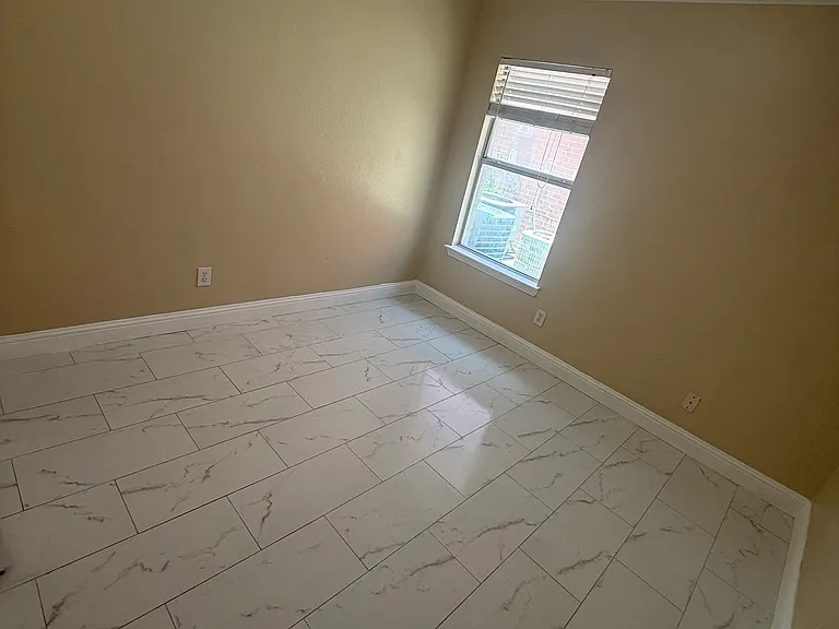 6609 Fairglen Dr — Photo 12