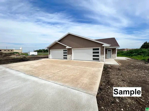 1821 W 6th St #5, Storm Lake, IA 50588