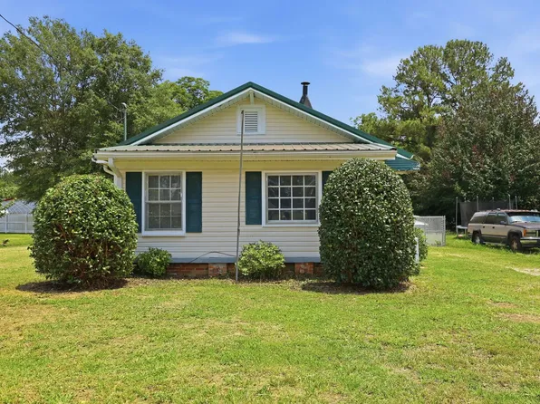 201 4th St, Erwin, NC 28339