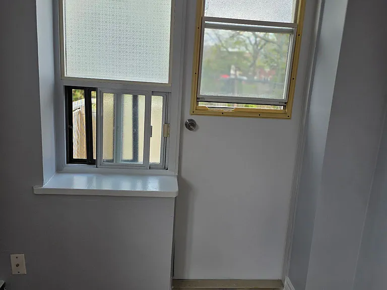 392 Jane St #204 — Photo 4