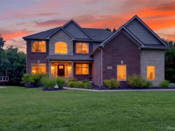 9665 Windsor Ln, Clarkston, MI 48348