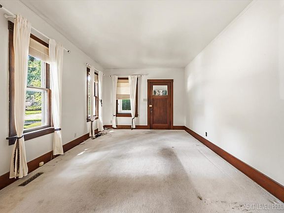 5th image of 242 N Lincoln St
