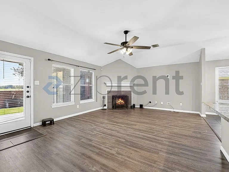 5228 Lake Grove Dr — Photo 21
