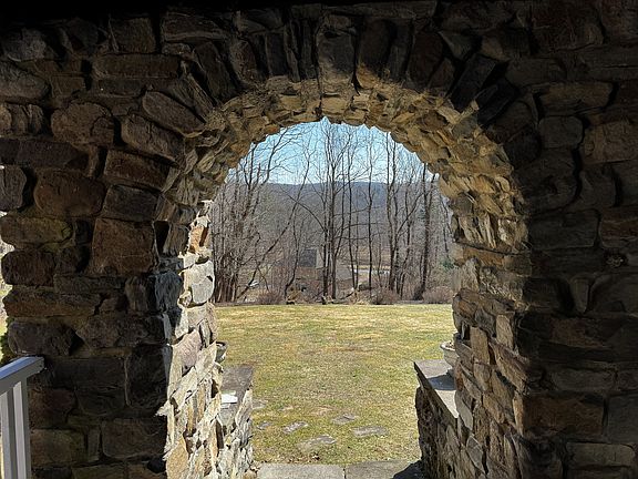 4th image of 3 Ice House Rd