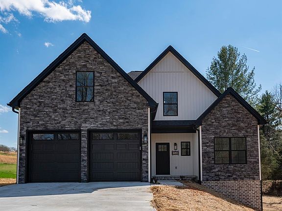 4th image of 8 Willow Oak Drive