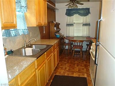 5th image of 946 Oakwood Dr