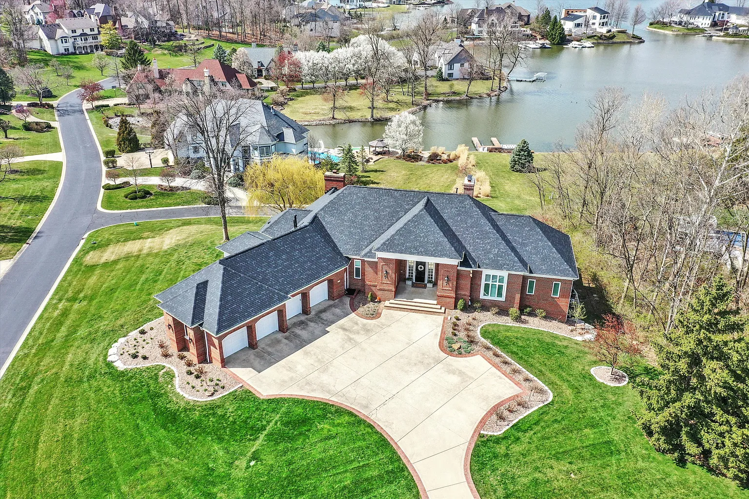 9018 Diamond Pointe Dr photo 1