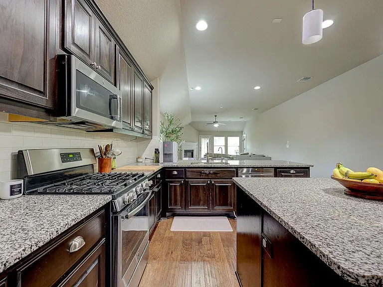 4140 Van Ness Ave — Photo 13