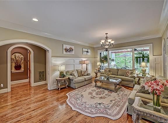 3rd image of 131 Chestnut Bay Ln