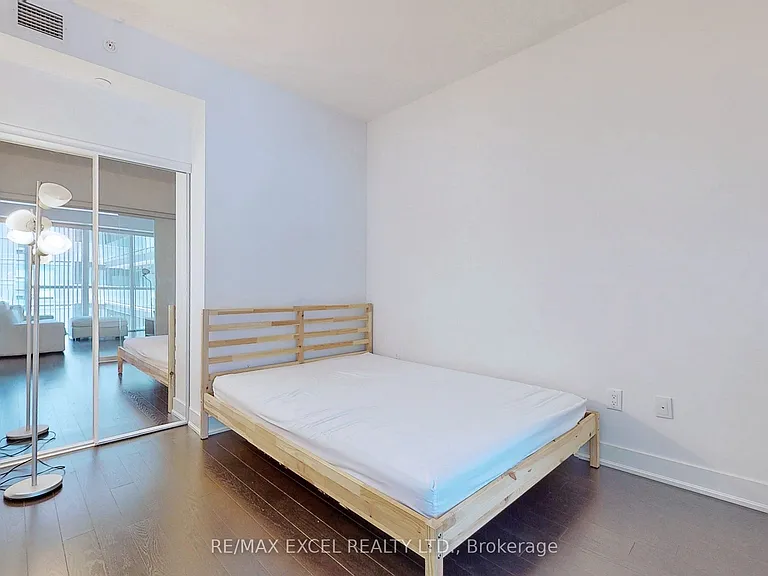 955 Bay St #404 — Photo 10