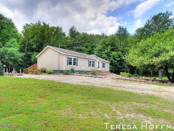 2nd image of 13992 Grand River Dr SE