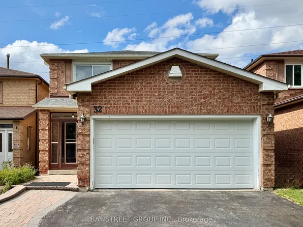 32 Perthshire St, Toronto, ON M1V 3A9