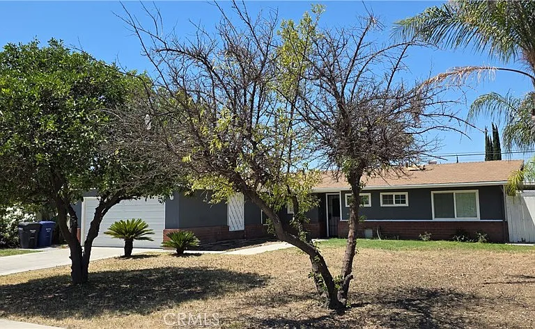 10740 Coloma St — Photo 1
