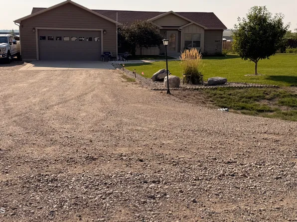 5467 Nicholas Ave, Williston, ND 58801