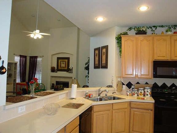 kithchen open to family Room