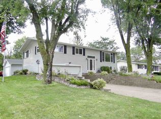 1304 S 16th St, Prairie Du Chien, WI 53821