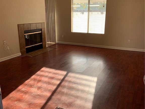 3rd image of 40668 Geyser St