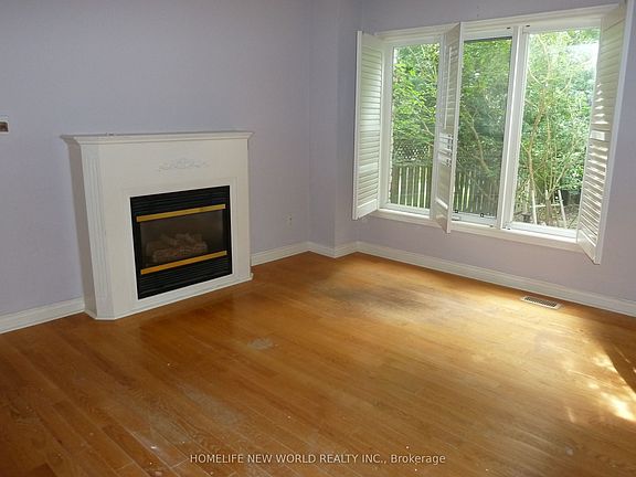 5th image of 3022 Bayview Ave