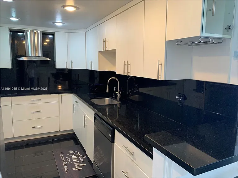 500 Bayview Dr #620 — Photo 7